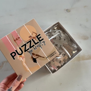 Puzzle Pole Dance — otwarte pudełko z elementami układanki