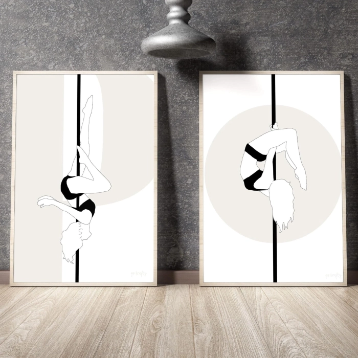Czarno-biały plakat pole dance — oprawiony w jasną ramę
