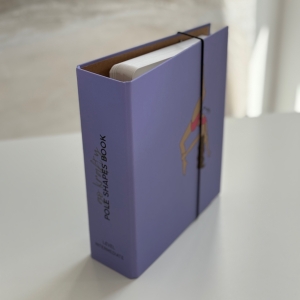 Pole Shapes Book Intermediate fioletowy — segregator z ilustracją tancerki
