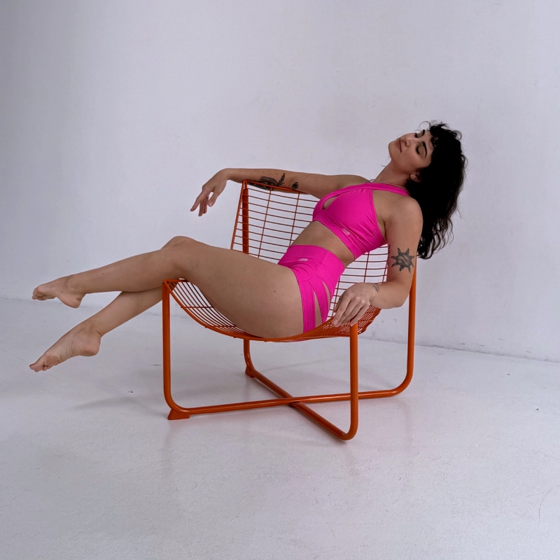 Różowe szorty do pole dance – tył z wycięciami