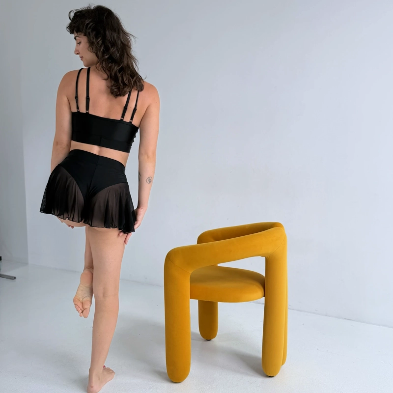 Czarne szorty ze spódniczką do pole dance – tył
