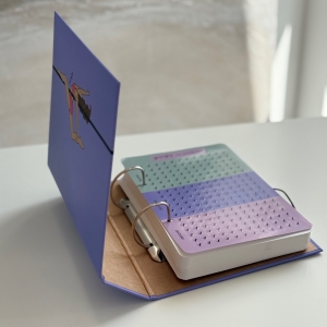 Pole Shapes Book Intermediate – segregator z ilustracją tancerki