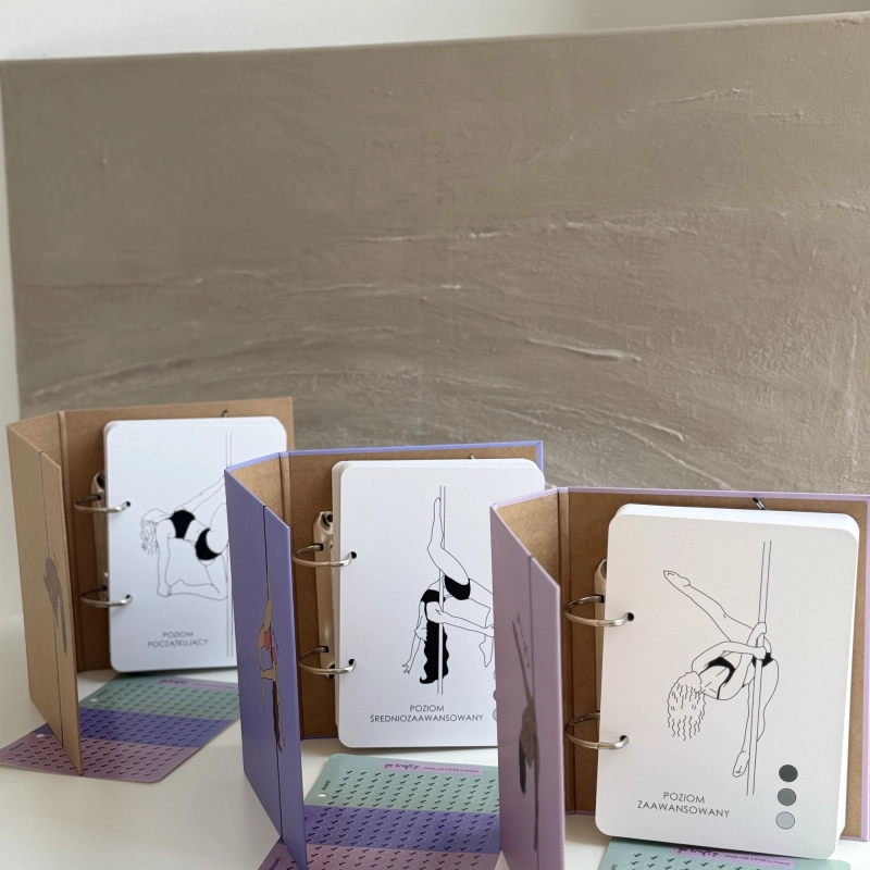 Trzy otwarte segregatory Pole Shapes Book – karty figur dla poziomu początkującego, średniozaawansowanego i zaawansowanego
