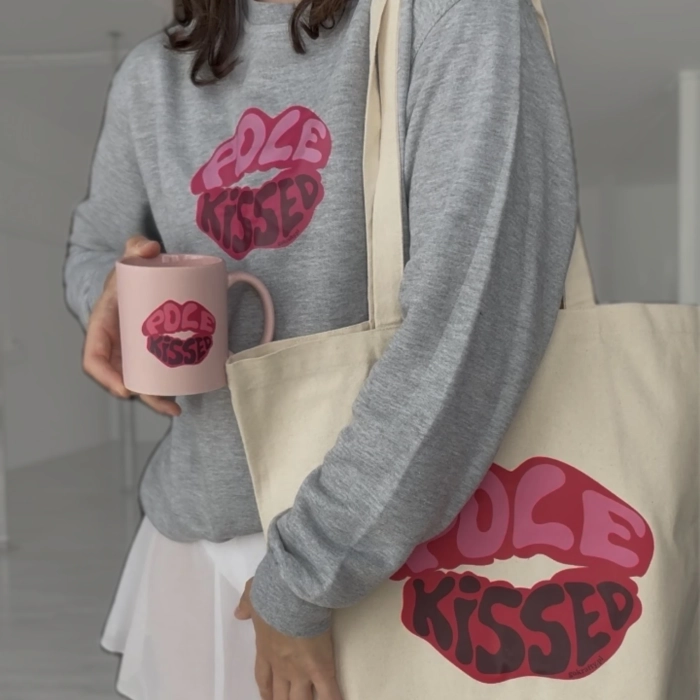 Zestaw Pole Kissed na sylwetce – bluza, torba i kubek razem