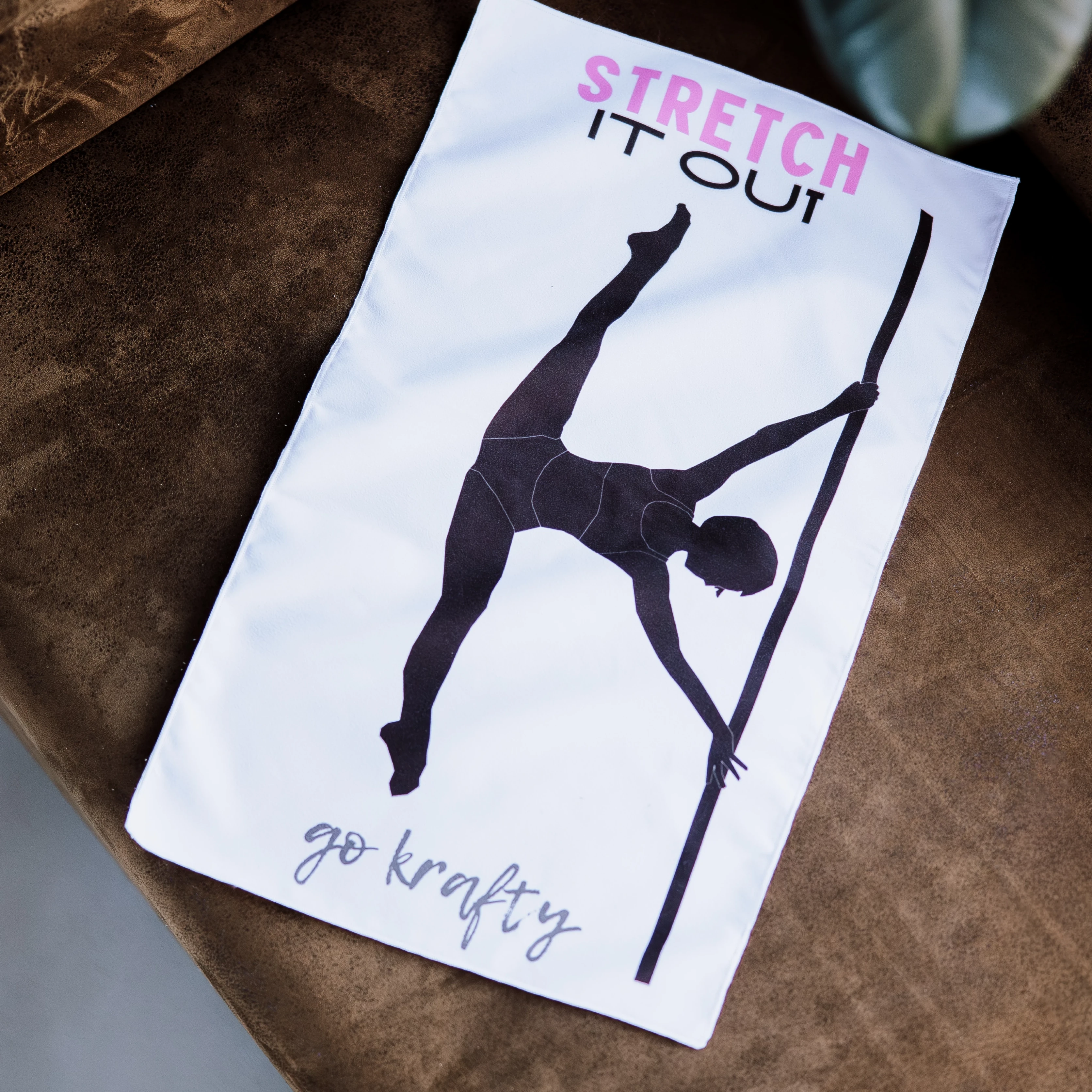 Ręczniczek do rury z napisem Stretch It Out — złożony, z ilustracją tancerki